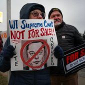 Hunderte bei Protesten gegen Elon Musk