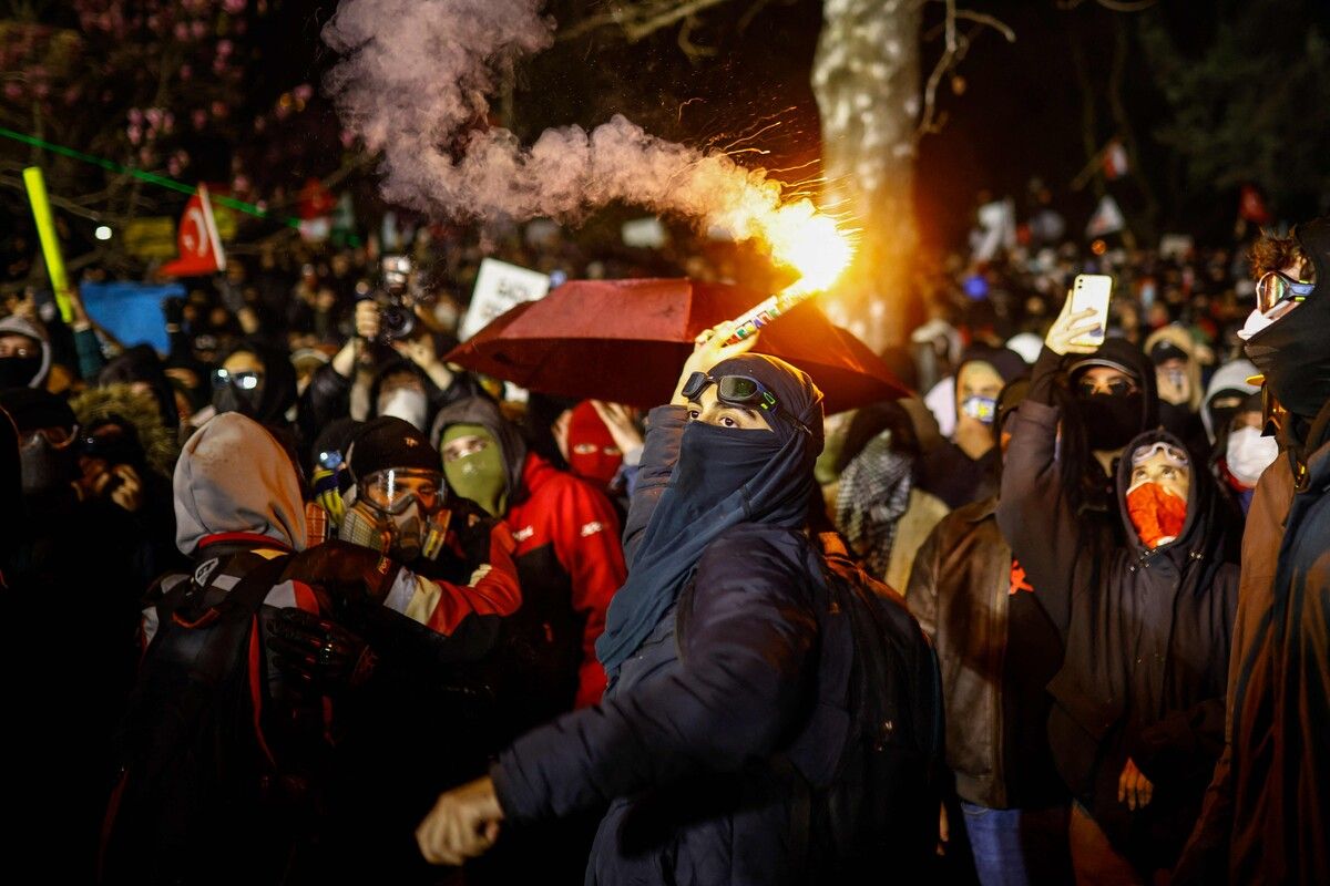 Hunderttausende gehen auf die Straßen, um ihren Protest zu zeigen.⇒afp