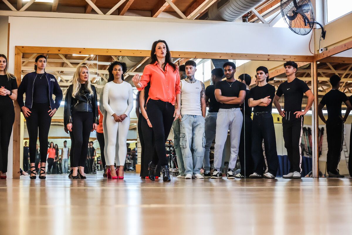 Simone Sturn ist Expertin auf dem Laufsteg und coacht derzeit auch die Kandidatinnen und Kandidaten des “„Model Me“-Wettbewerbs. ⇒VN/Steurer (2), Team Agentur (2)