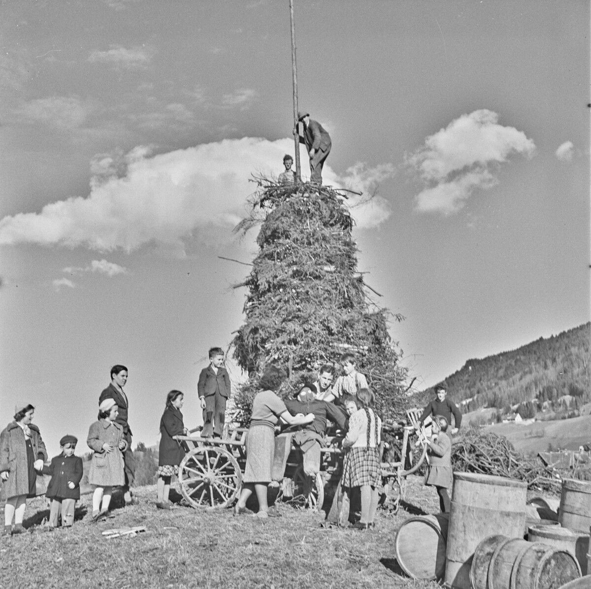 In Watzenegg fotografierte Franz Beer vor 1961 diesen Funkenaufbau.