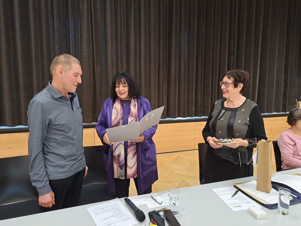 Jahreshauptversammlung der Bucher Senioren: Neuwahlen, Ehrungen und ein informativer Vortrag in geselliger Atmosphäre. ⇒vorarlberg50plus Buch