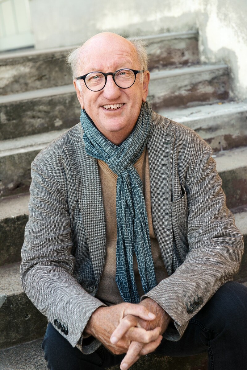 Jan-Uwe Rogge hält einen Vortrag in Ludesch.⇒VONA