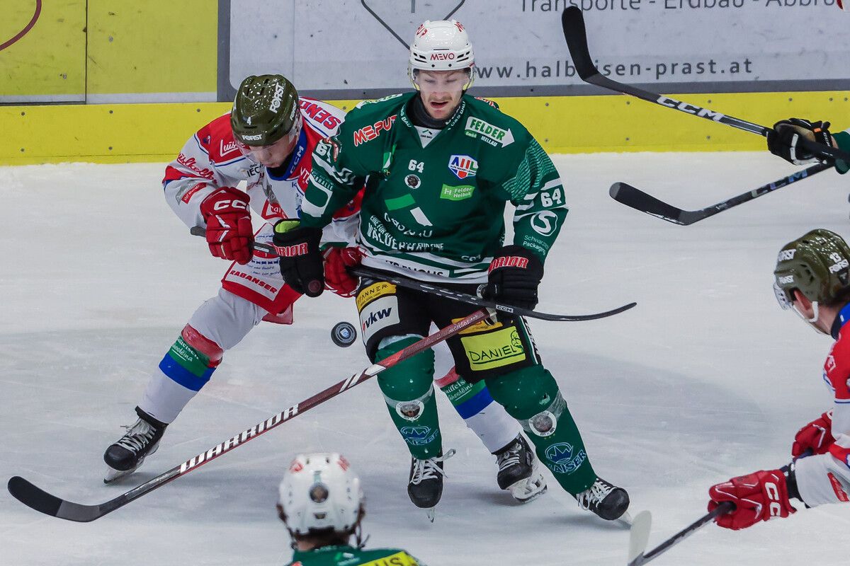 Janick Wernicke im Kampf um den Puck. Heute gilt es für ihn und seine Nebenleute.⇒Steurer