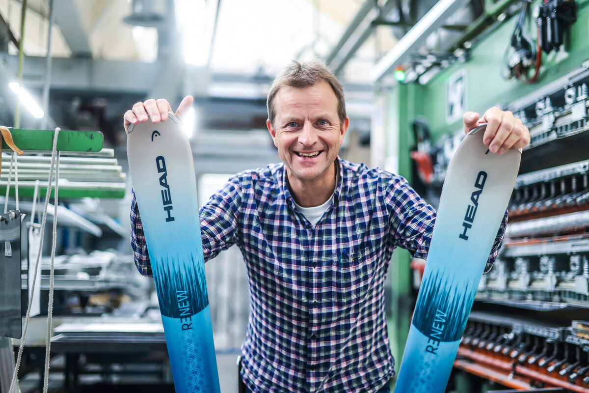 Kai Hißbach, Ski-Chefentwickler bei Head: „Die Überlegung war, wie wir den Ski bauen können, damit wir die Teile, die verschleißen, separat trennen können und den Rest wiederverwenden können.⇒VN/Steurer