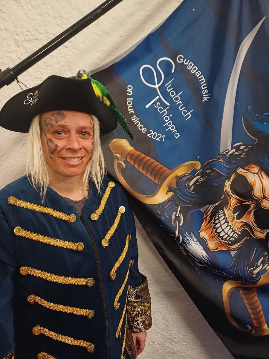 Karin Amann ist begeisterte Guggamusikerin und derzeit noch im Narrenmodus.