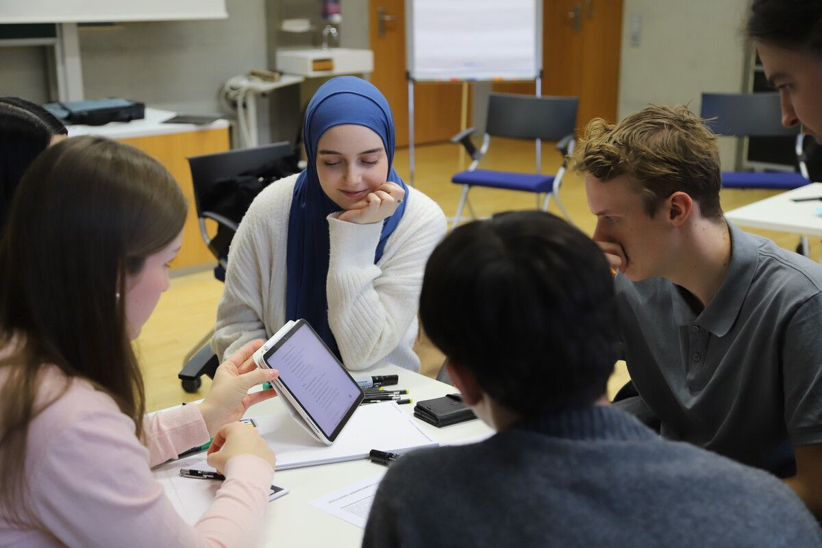 Knapp 150 junge Talente aus Vorarlberg und Osttirol erforschten Smart Sustainability beim A21 Talent Day an der FHV.⇒FHV