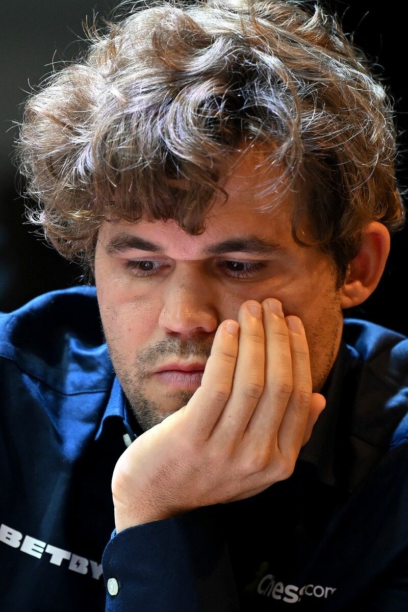 Magnus Carlsen versteigerte seine Jeans.⇒apa