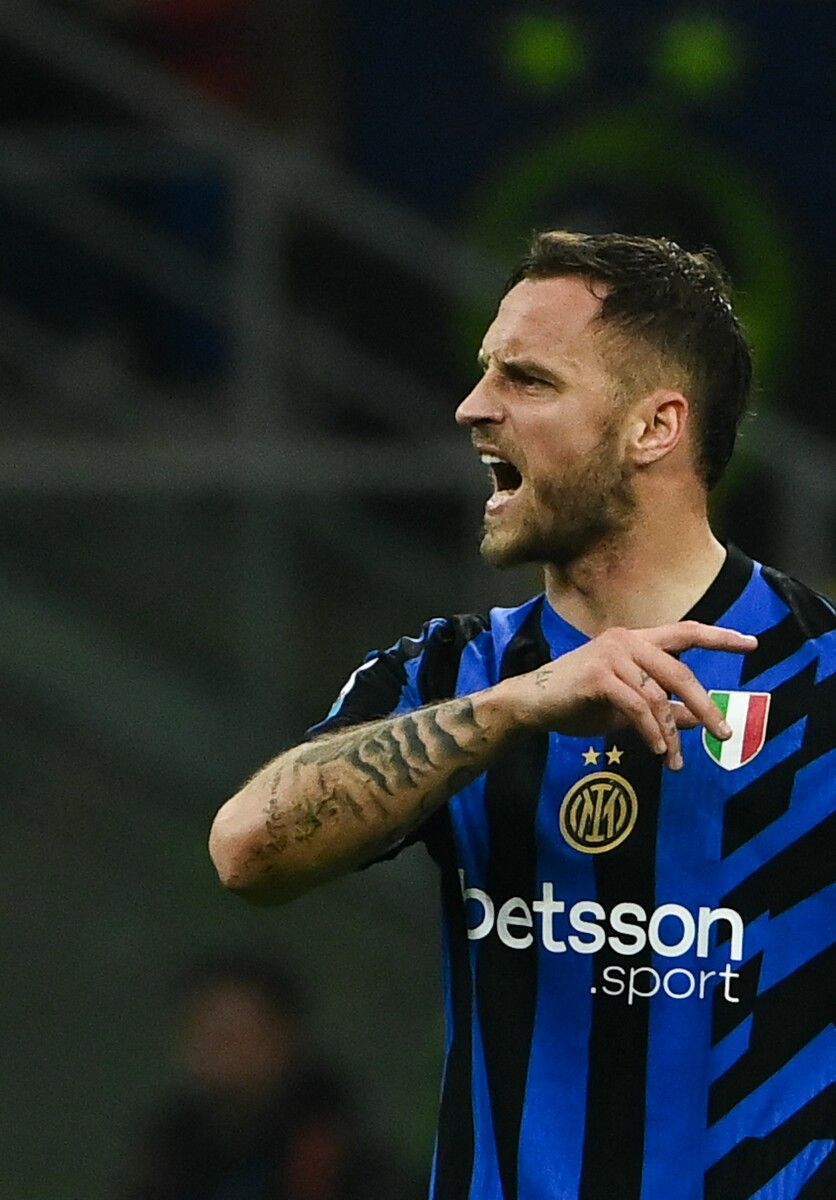 Marko Arnautovic jubelt über seinen Kopfballtreffer gegen Monza.⇒???