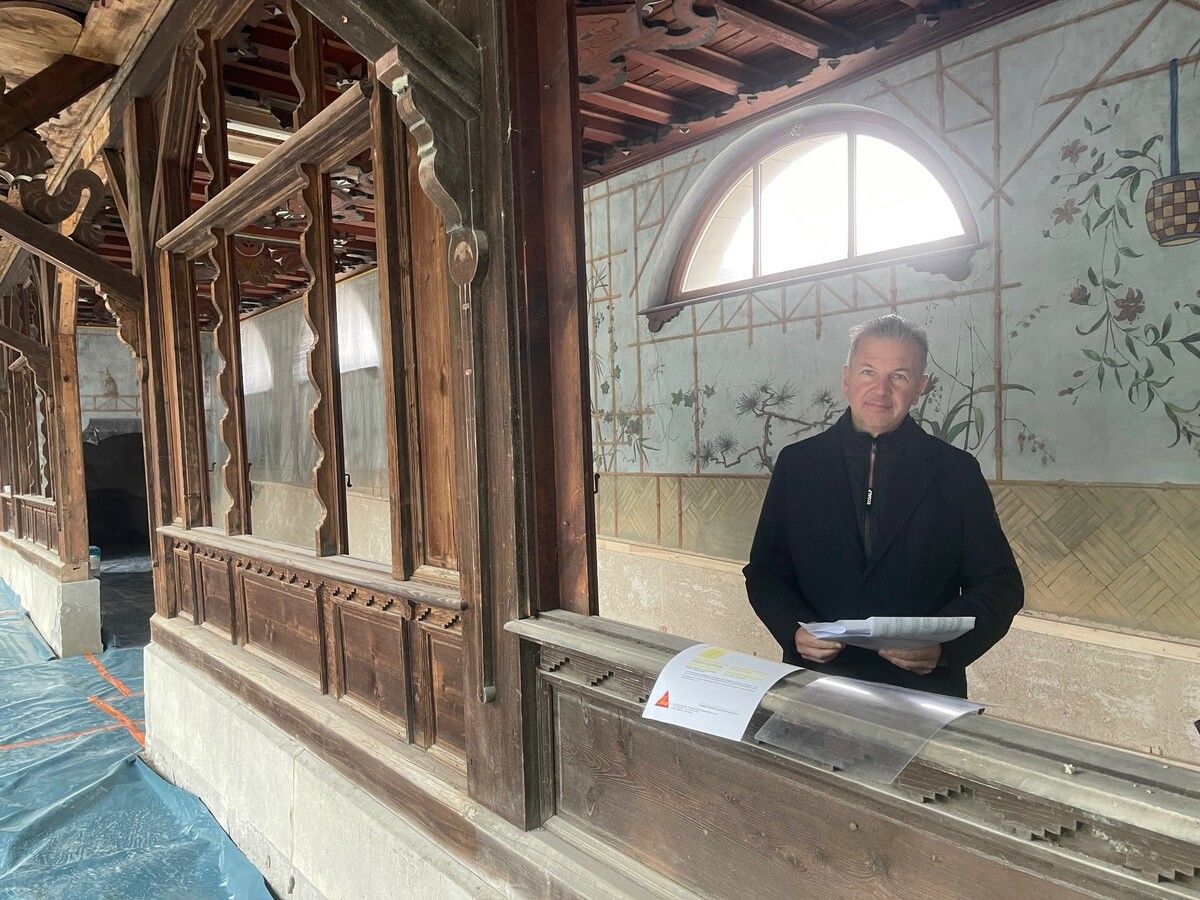 Markus Schadenbauer in der zu großen Teilen schon renovierten historischen Kegelbahn. Ab Juni soll das Lokal offen sein.⇒VN/sca