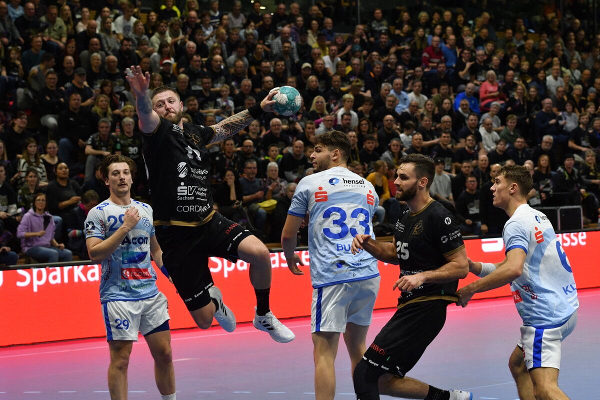 Mindaugas „Minde“ Dumcius hat in den letzten sechs Saisonen insgesamt 603 Tore für den HC Elbflorenz Dresden in der zweiten deutschen Bundesliga geworfen. ⇒