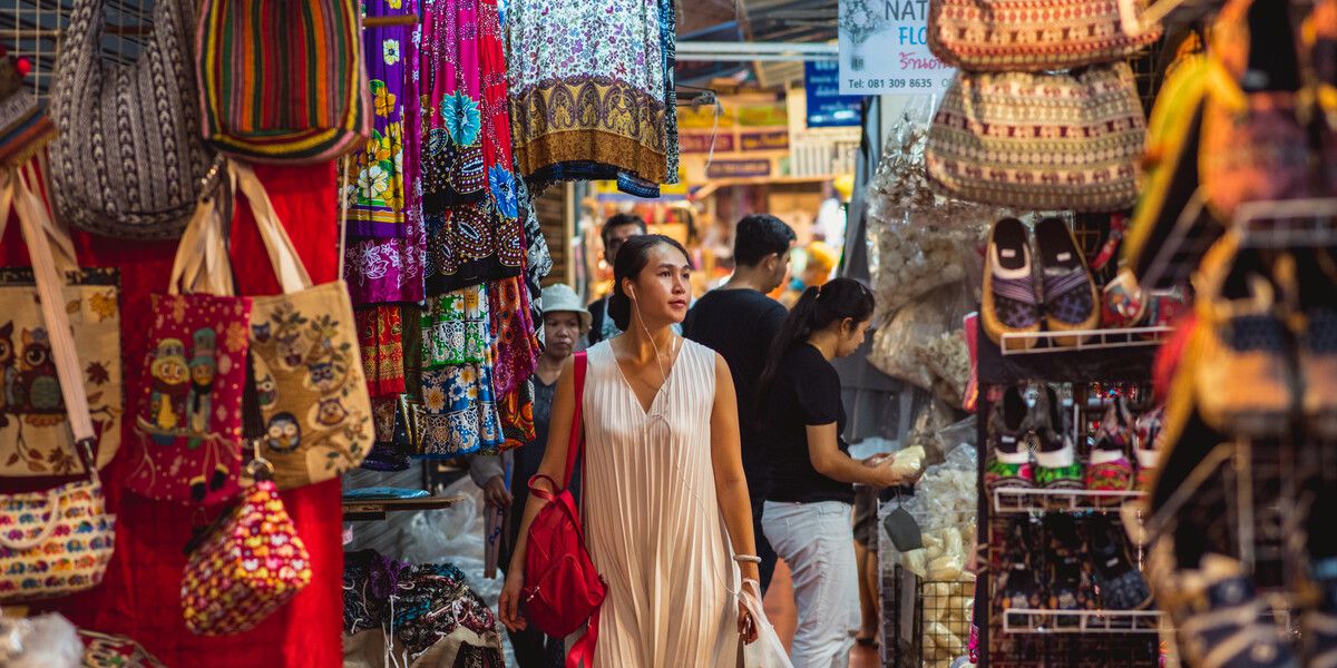 Orientalische Produkte, Essen, Blumen - auf dem Markt gibt es einfach alles.⇒Shutterstock