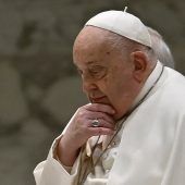 Papst muss Aufgaben verteilen