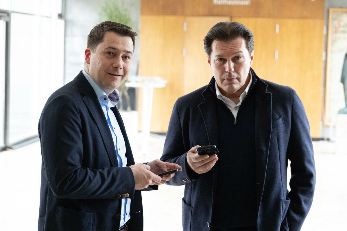 Patrick Wiedl (l.) und Martin Fitz am Wahlsonntag. Einer von beiden wird bald neuer Lustenauer Bürgermeister.⇒ VN/Hartinger