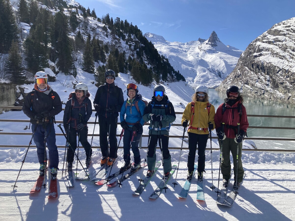 Perfekte Skitourentage in Vals: Traumhafte Abfahrten & Erholung in der Therme – ein unvergessliches Naturfreunde-Erlebnis. ⇒Naturfreunde