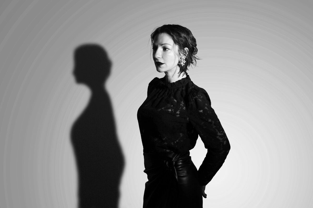 Pianistin Maria Radutu übernimmt den anspruchsvollen Klavierpart in „Leas Wandlung“. Maria Radutu