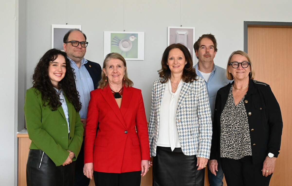 Pilar Carrasco, Dr. Philipp Längle, Aurora Mejia, Ulrike Xander, Christoph Willi und Ursula Schnell.⇒HLW Feldkirch