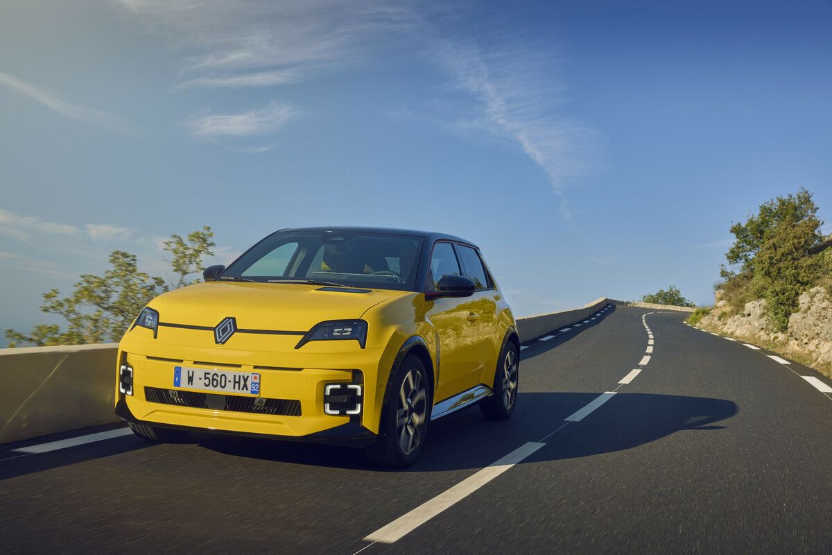 Renault R5 E-Tech Electric: Strom-Revival des ikonischen Kleinen. 40-/52-kWh-Akku, 122/150 PS, bis zu 410 km Reichweite. Ab 27.390 Euro.