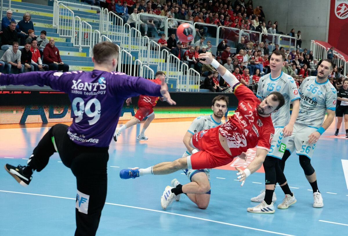 Seit ligaübergreifend elf Partien sind Dejan Babic und der Alpla HC Hard ohne Niederlage und gaben lediglich einen Punkt ab.⇒Hartinger
