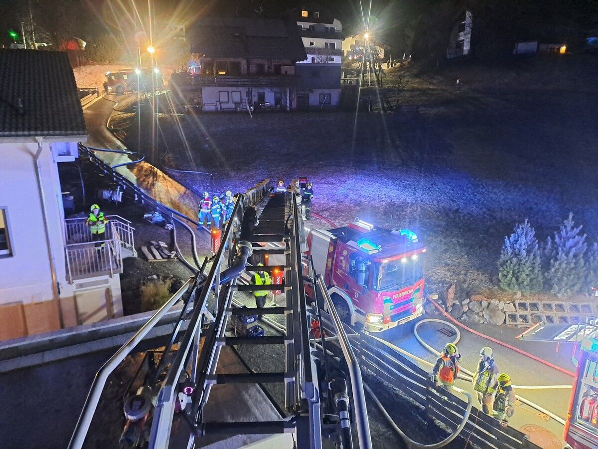 Sieben Feuerwehren bekämpften den Brand.