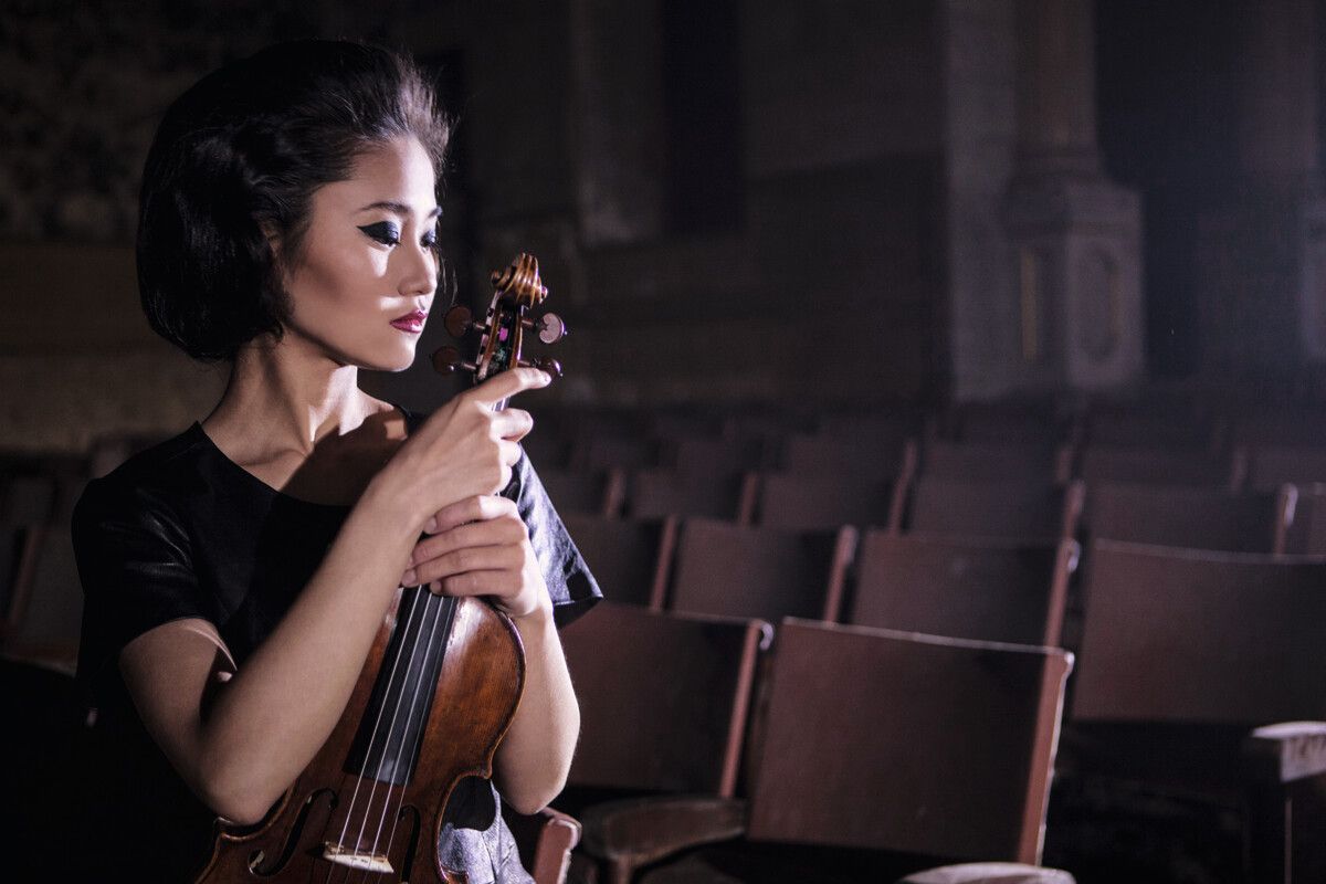 Solistin des heutigen Abends ist Sayaka Shoji an der Violine. formento&Formento