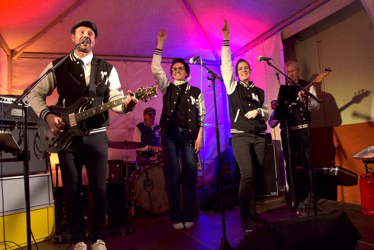 Sorgte für gute Stimmung in der Mühlgasse: die Band „Dünes XL”. ⇒SCO(2)