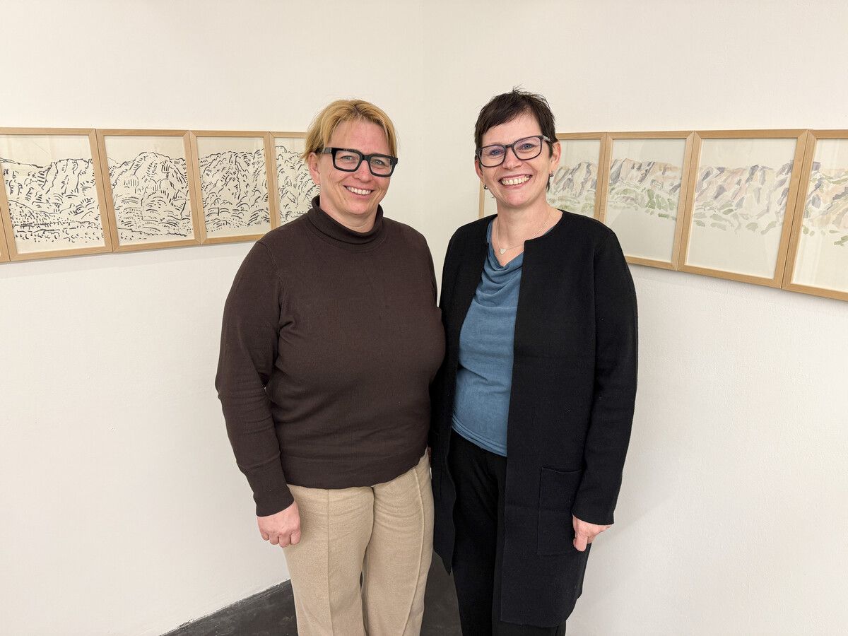 Susanne Knünz und Christina Kopf-Kempter beim Rundgang.