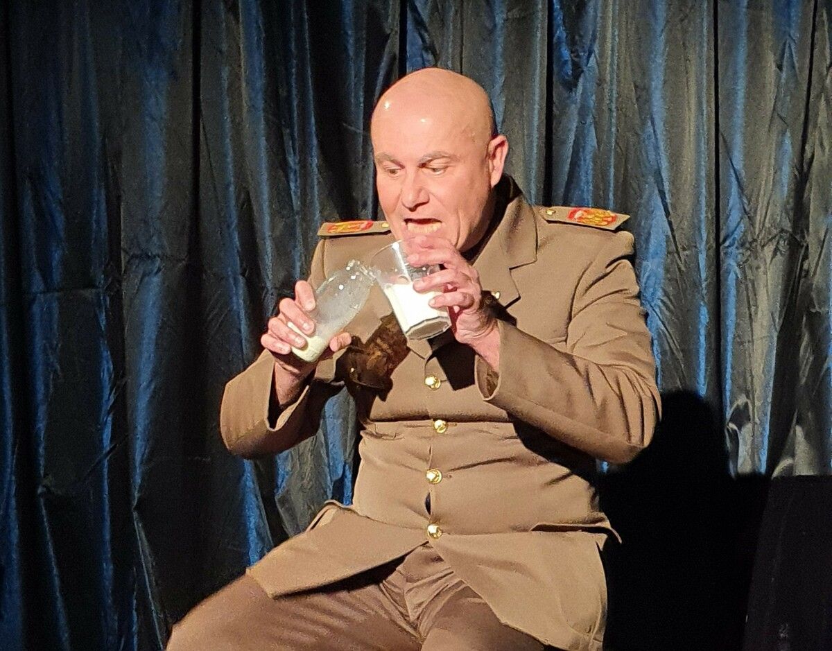 Tom Corradini brachte sein Stück „Gran Consiglio / Mussolini“ im Theater Kosmos auf die Bühne.⇒schiretz