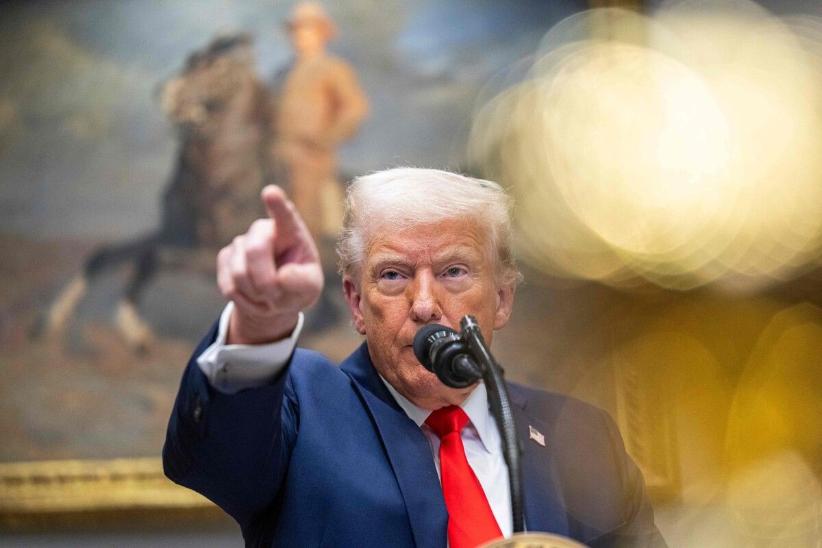 Trump will erst wieder helfen, wenn sich die Ukraine zu Friedensverhandlungen mit Russland verpflichtet.⇒afp (2)