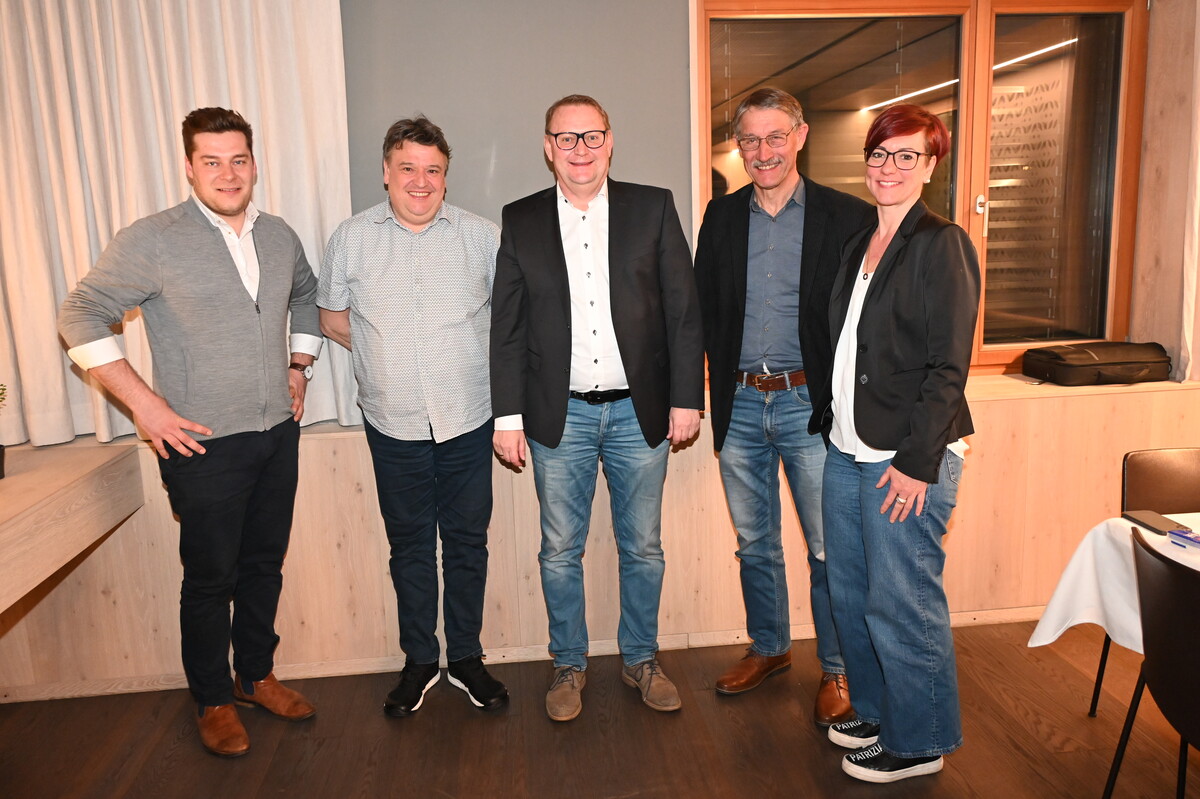 Valentin Bargehr und Thomas Walch (2. und 3. von links) wurden geehrt.⇒dob