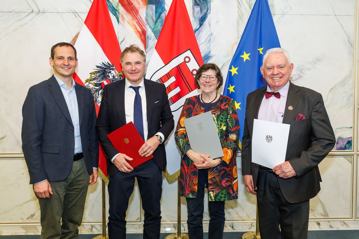 Vizebürgermeister Julian Fässler (v.l.) gratulierte Stefan Gritsch, Ingrid Benedikt und Günter Lutz. ⇒Stadt