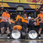 Norris triumphiert im Regenchaos
