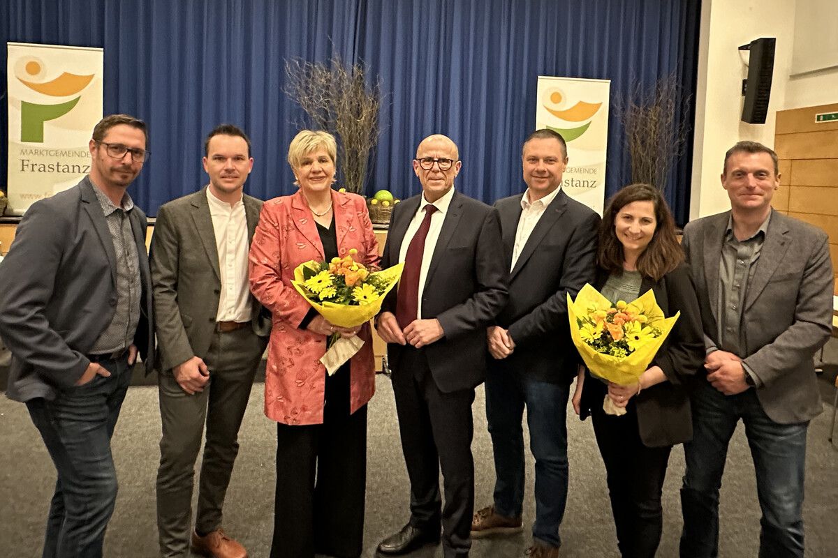 V.l.: Michael Bertsch, Lukas Debortoli, Michaela Gort, Bürgermeister Walter Gohm, Jürgen Blacha, Andrea Lins-Gabriel und Robert Schöch. ⇒Mg Frastanz