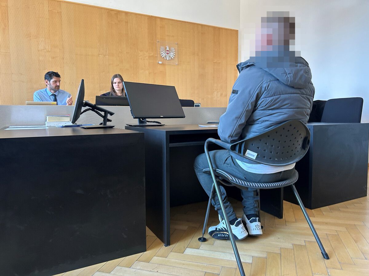 Vor Gericht war der Angeklagte ruhig, besonnen und reumütig.⇒ vn/gs