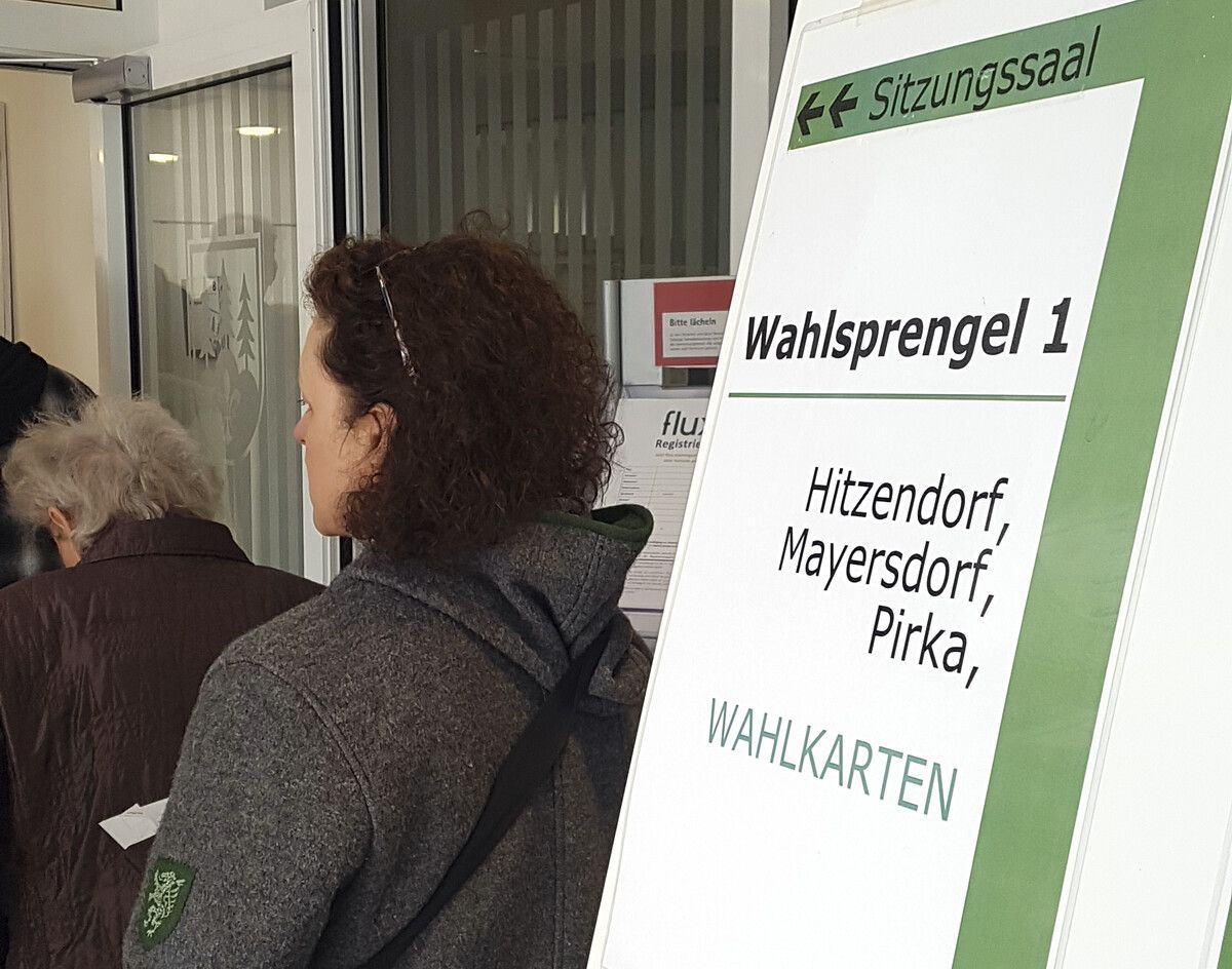 Wahlbeteiligung in der Steiermark (Bild Hitzendorf) beträgt 62.2 Prozent.⇒APA/Kolb