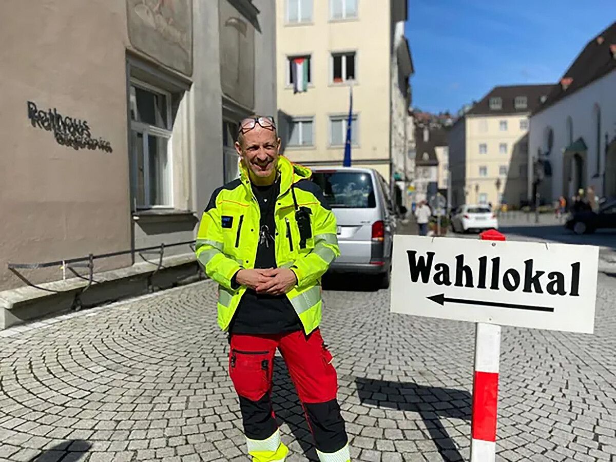 Wolfgang List vor der Stimmabgabe. ⇒VN