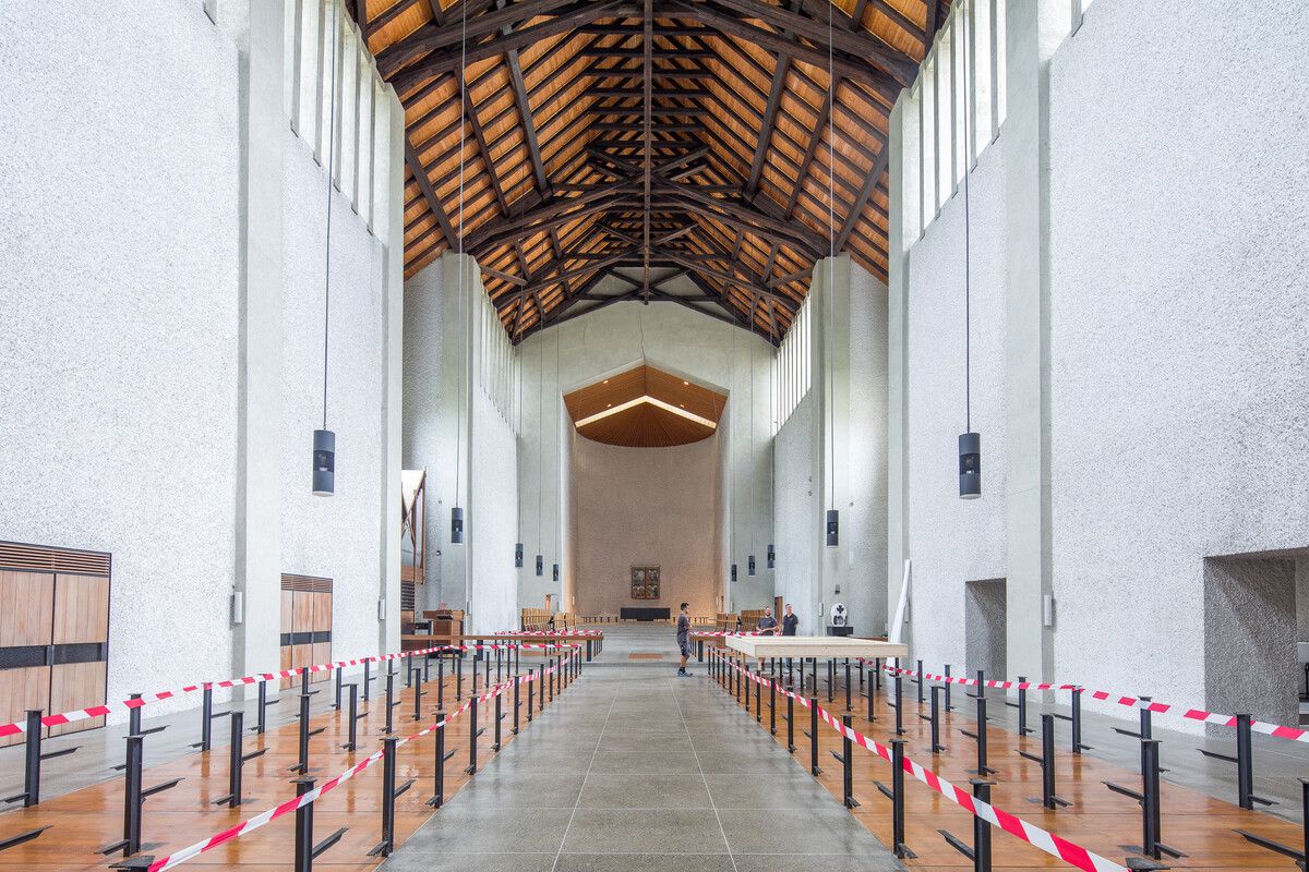 Zahlreiche Handwerkerinnen und Handwerker waren ein Jahr mit der Sanierung der Kirche beschäftigt. ⇒mehrerau