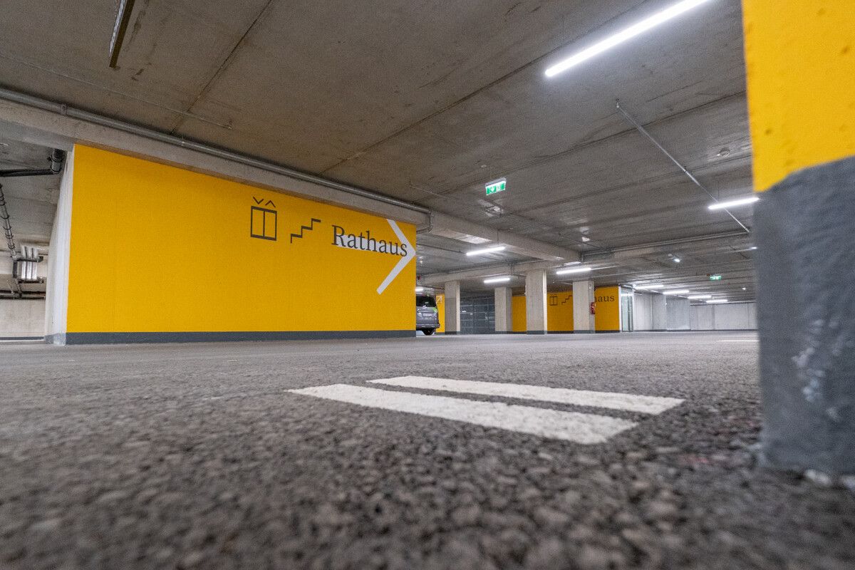 70 öffentliche Parkplätze bietet die neue Rathausgarage.
