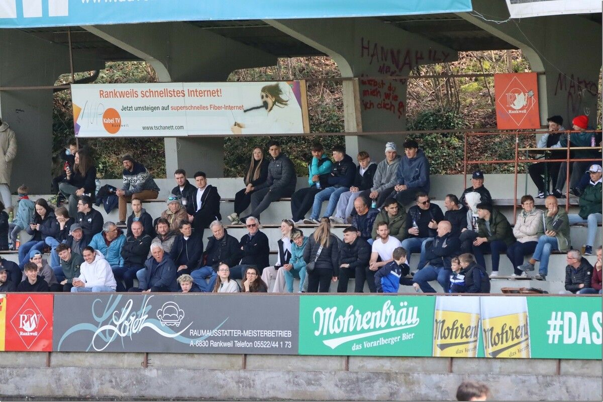 700 Zuschauer sahen im Derby keine Tore. ⇒thomas Knobel