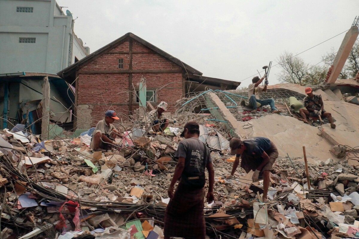 Allein in Mandalay, der zweitgrößten Stadt Myanmars, kamen mehr als 2100 Einwohner ums Leben. In der Stadt Sagaing sollen bis zu 80 Prozent zerstört sein.⇒APA