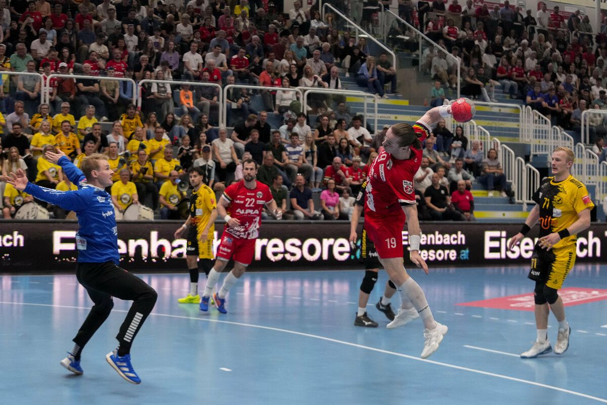 Zwei Protagonisten, die sich letztmals in der K.-o.-Runde gegenüberstehen: Bregenz-Goalie Ralf-Patrick Häusle beendet im Sommer seine Karriere und Hard-Kapitän Nico Schnabl wechselt in der deutsche Bundesliga. ⇒VN/STiplovsek