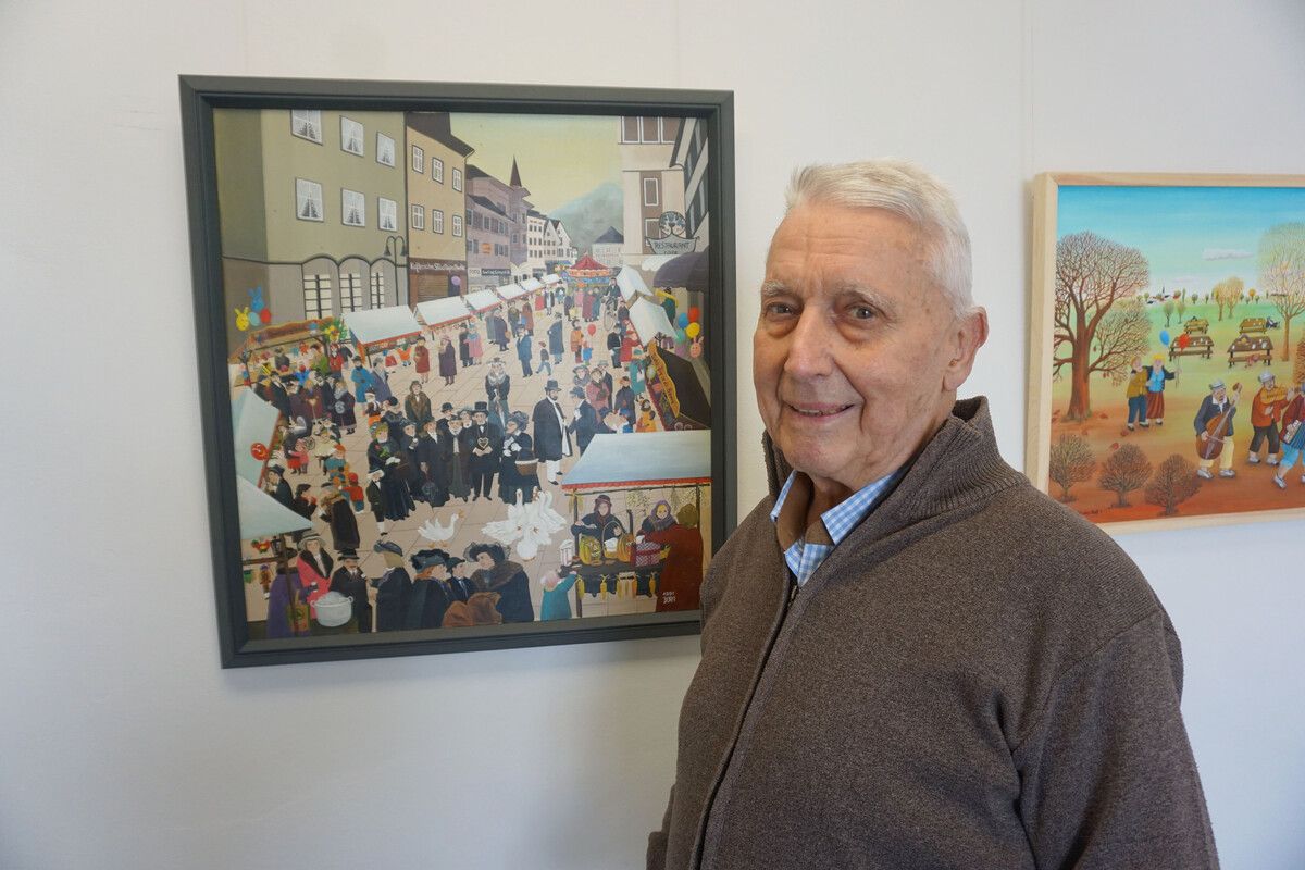 Alwin Rohner vor Weber-Bild vom Martinimarkt. ⇒