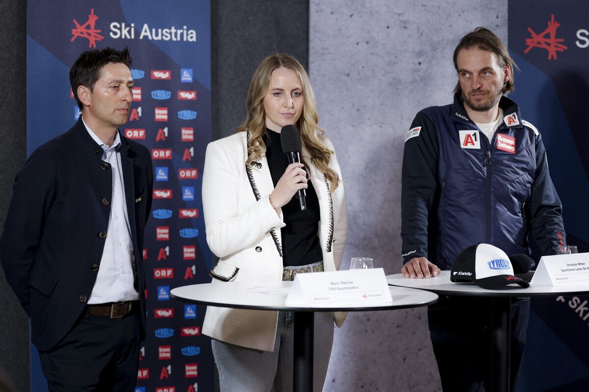 Athletensprecherin Nina Ortlieb mit Sportdirektor Mario Stecher (l.) und Frauen-Cheftrainer Roland Assinger. ⇒GEPA