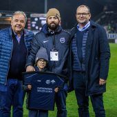 Zwei Altacherinnen im Fußball-Mutterland