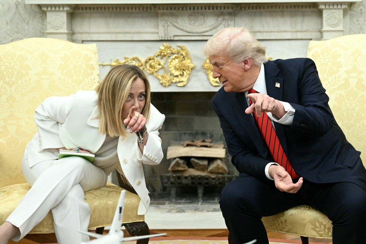 Bei ihrem Auftritt vor Kameras im Weißen Haus gaben sich Meloni und Trump entspannt.⇒AFP