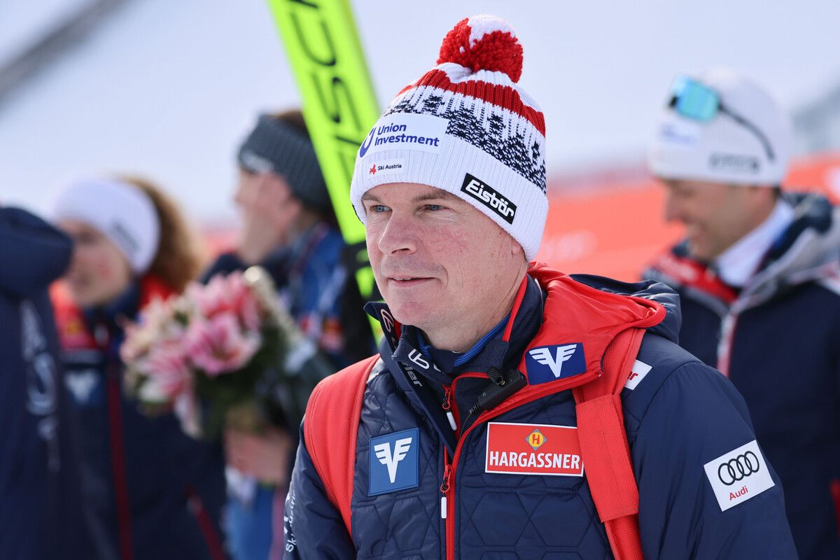 Bernhard Metzler hat nach zwei Jahren sein Amt als Cheftrainer des österreichischen Skisprung-Nationalteams der Frauen abgelegt.⇒