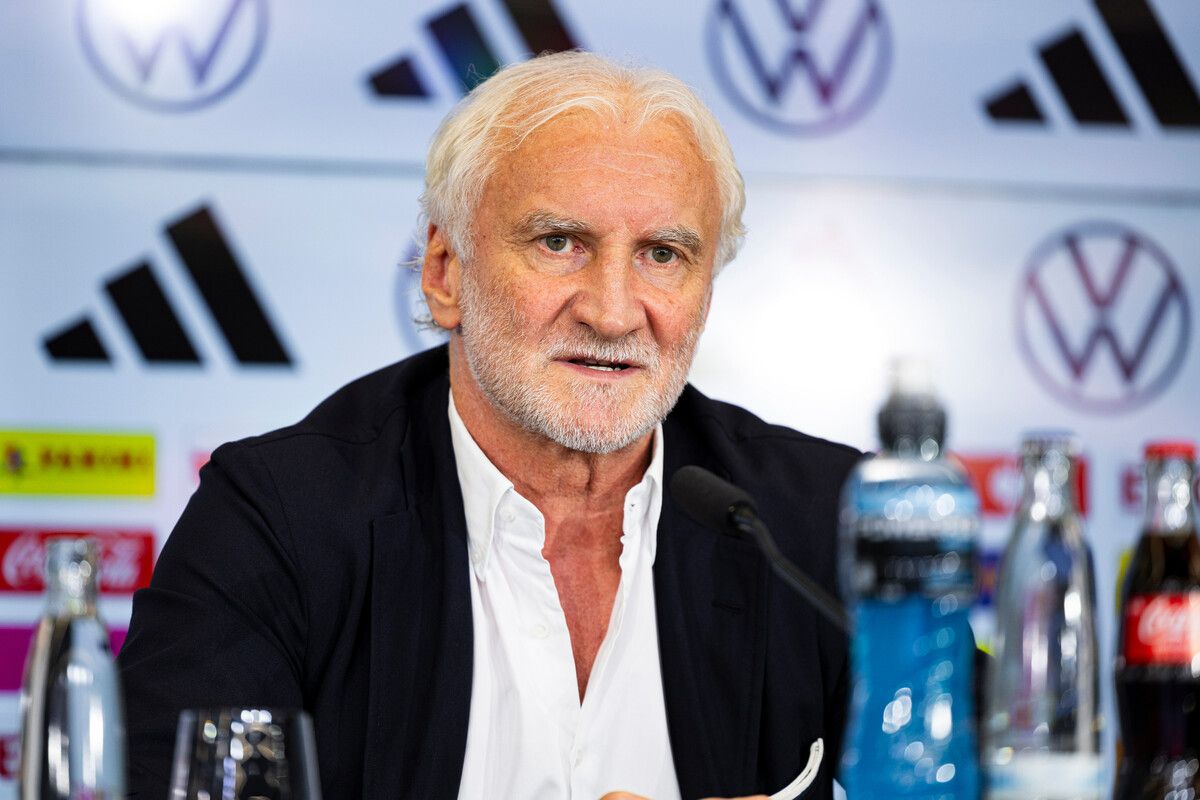 Bleibt zwei Jahre länger im Amt: DFB-Sportdirektor Rudi Völler.⇒gepa
