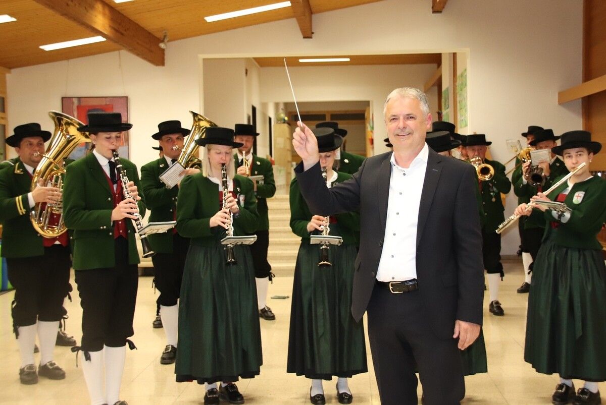 Bürgermeister Walter Moosbrugger gibt in Bildstein für weitere fünf Jahre den Takt vor.⇒NAM