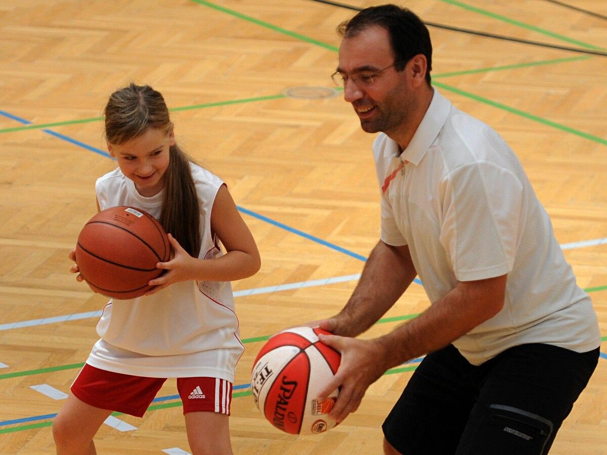 Cehic kam durch ihren Vater sehr früh in Kontakt mit dem Basketballsport.⇒Privat