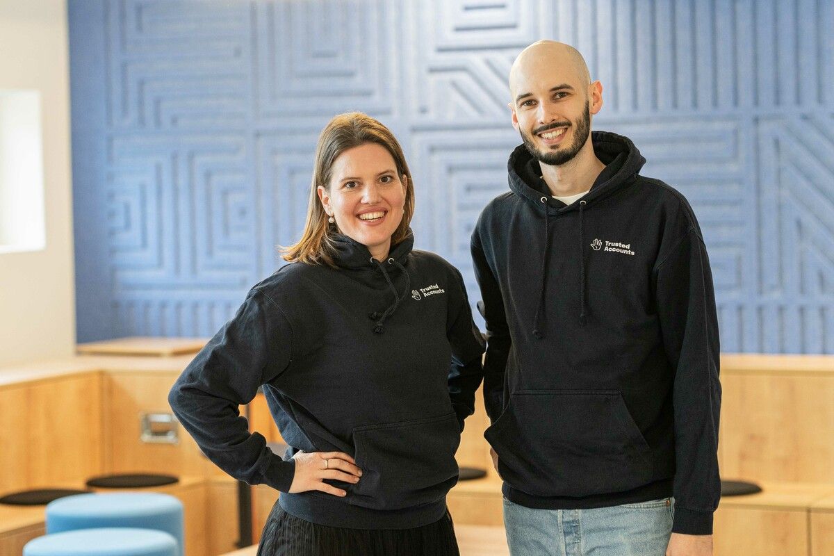 Das Duo von Trusted Accounts: Eva Roth und Ludwig Thoma. ⇒medialabbayern