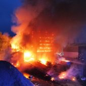 Brand bei Loacker Recycling in Lustenau: Feuerwehren im Großeinsatz